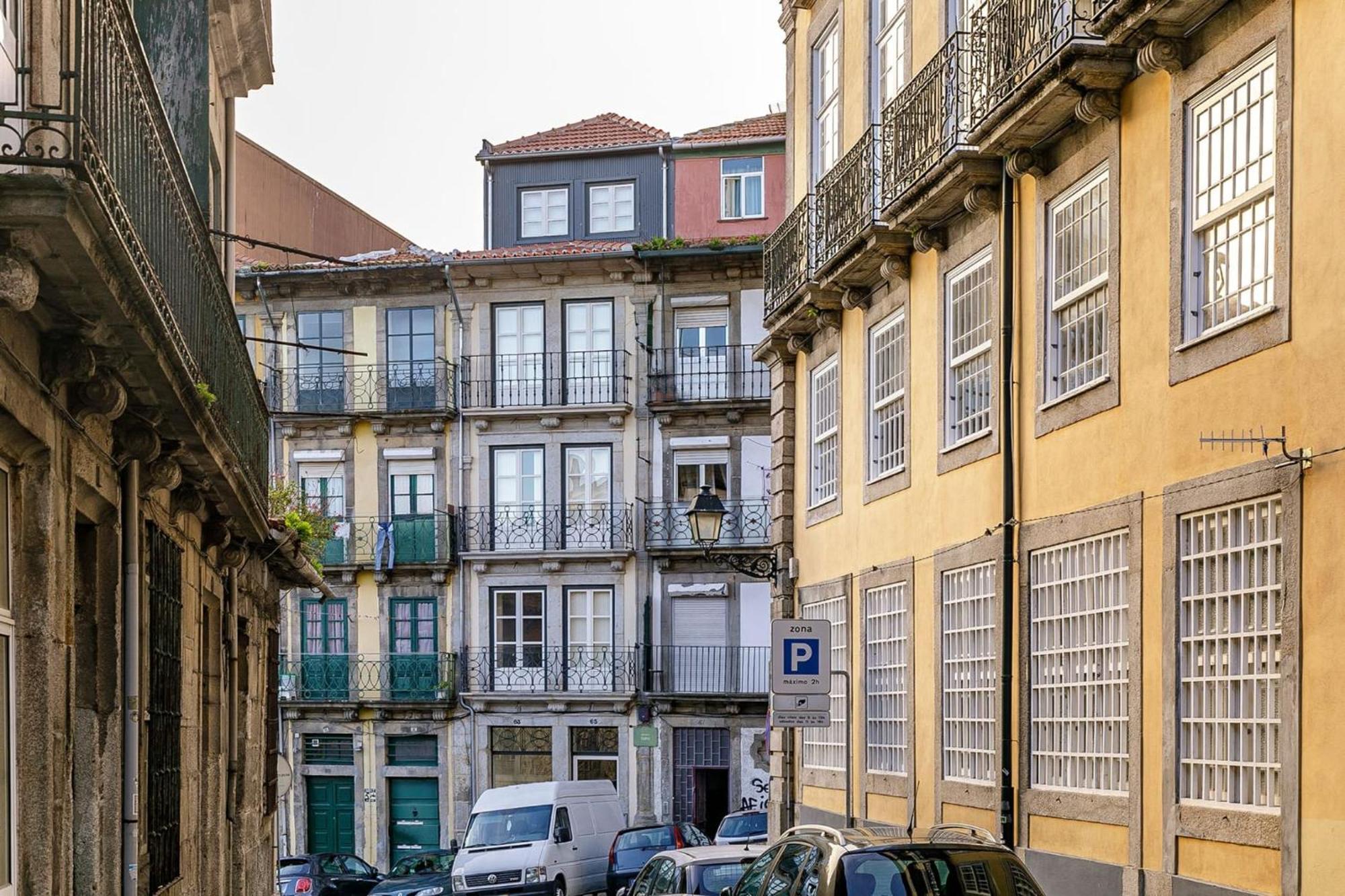 Door 65 - Historical Center Apartments ポルト エクステリア 写真