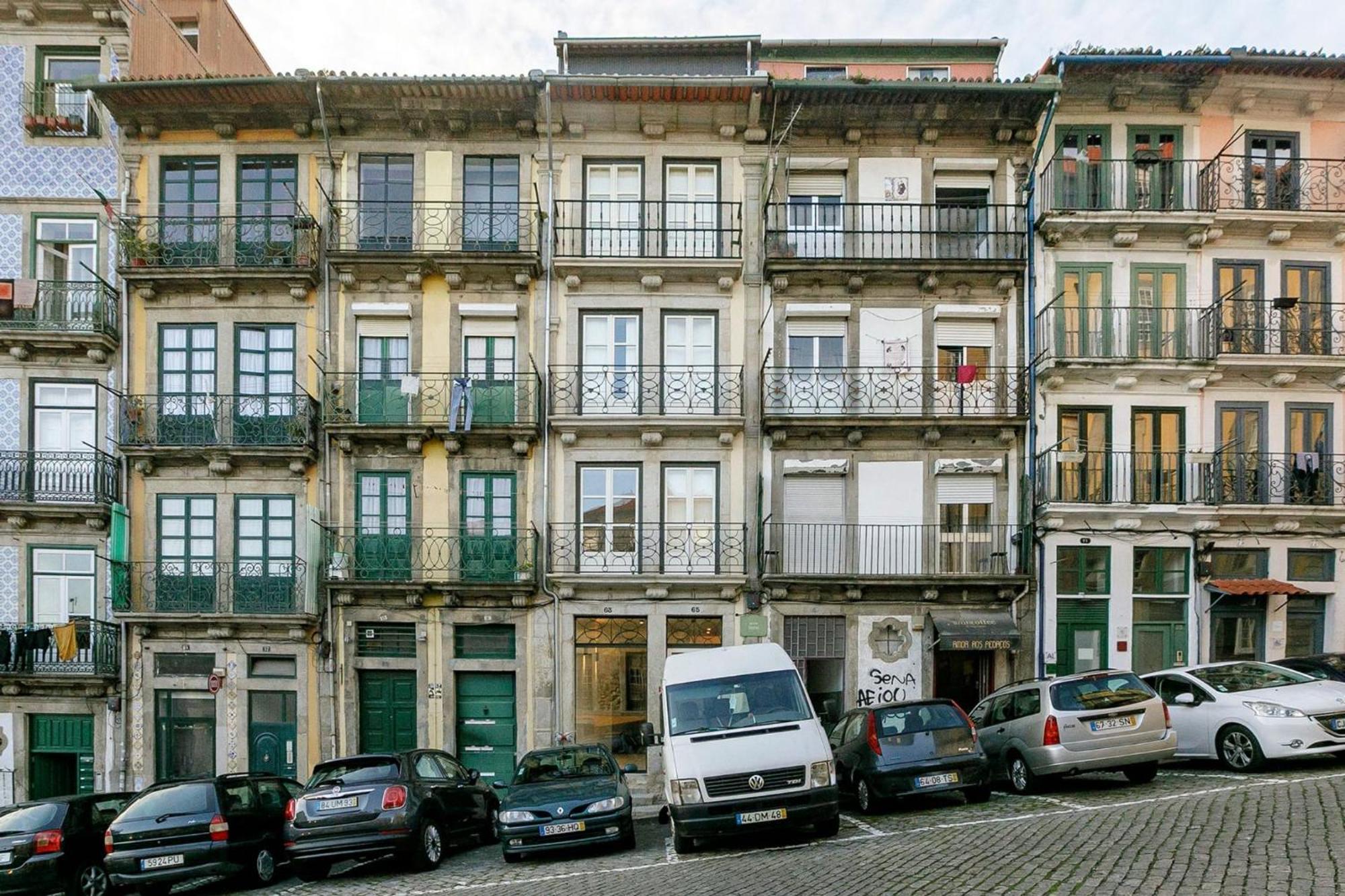 Door 65 - Historical Center Apartments ポルト エクステリア 写真