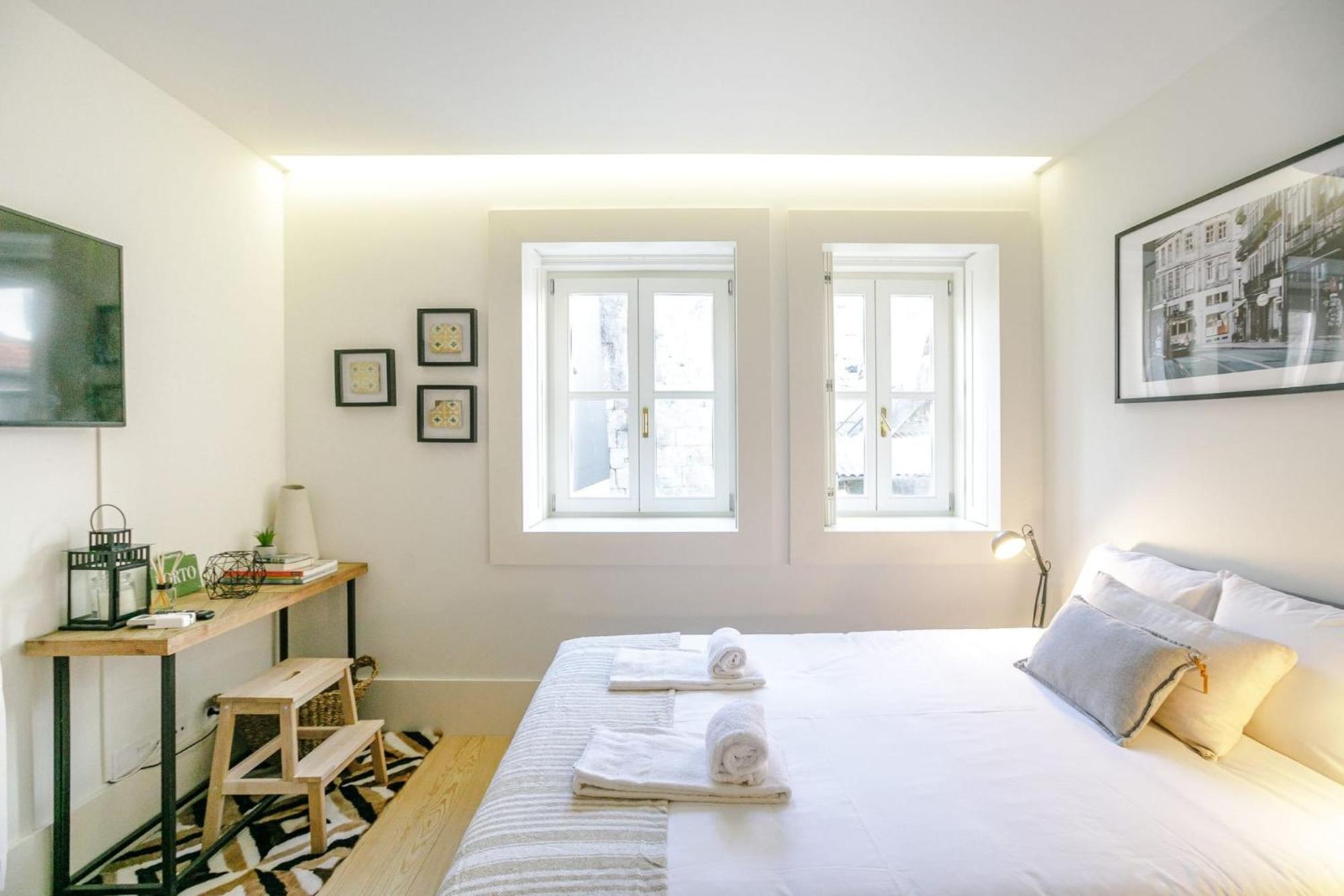 Door 65 - Historical Center Apartments ポルト エクステリア 写真