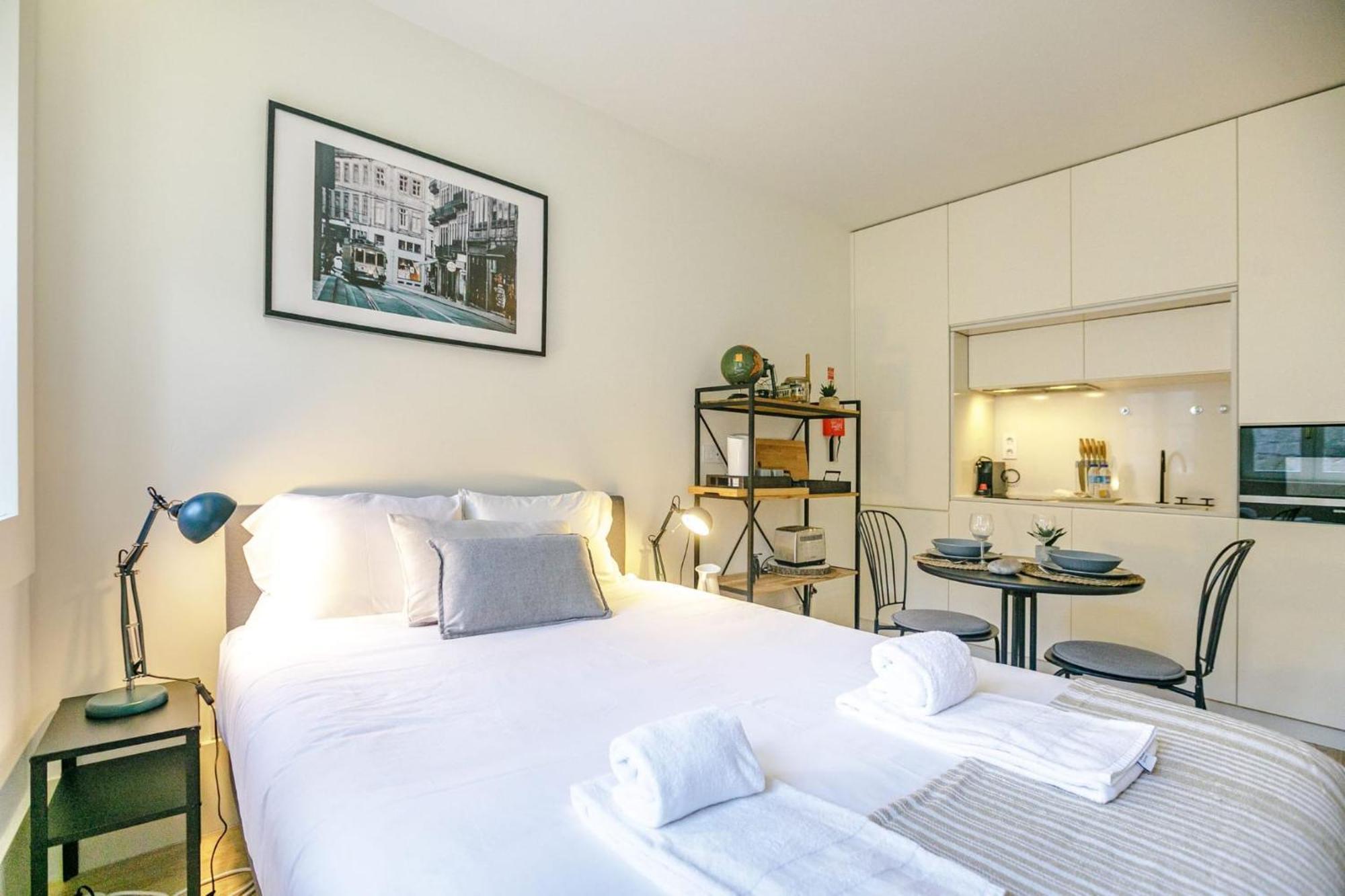 Door 65 - Historical Center Apartments ポルト エクステリア 写真