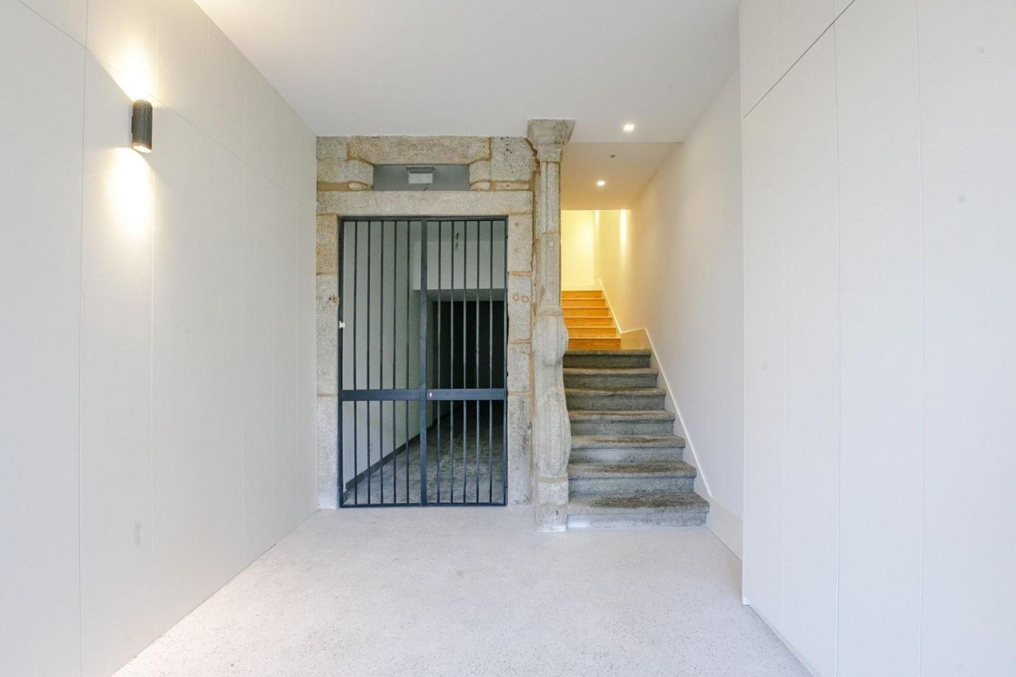 Door 65 - Historical Center Apartments ポルト エクステリア 写真